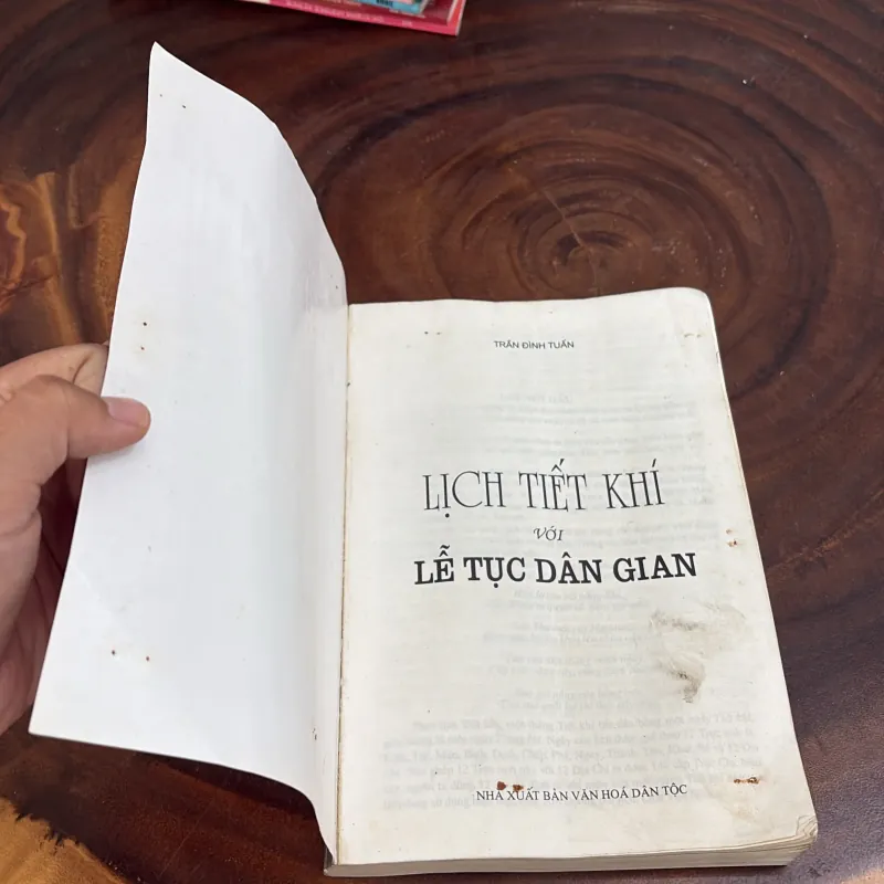 II Sách Hay: Lịch Tiết Khí Với Lễ Tục Dân Gian - Trần Đình Tuấn - 2003 1020096
