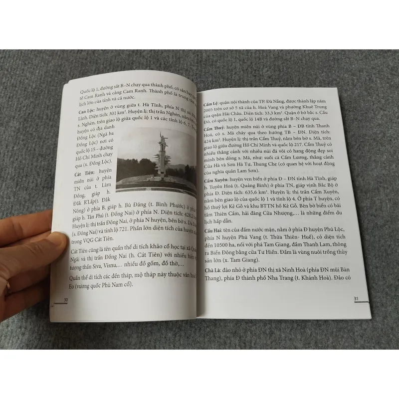 SỔ TAY ĐỊA DANH HÀNH CHÍNH, VĂN HOÁ VIỆT NAM TẬP HAI: KHU VỰC MIỀN TRUNG VÀ TÂY NGUYÊN 729269