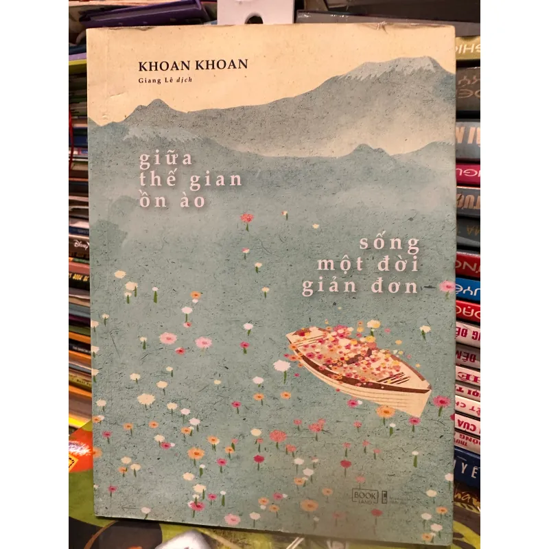 Sách Giữa thế gian ồn ào, sống một đời giản đơn 734739