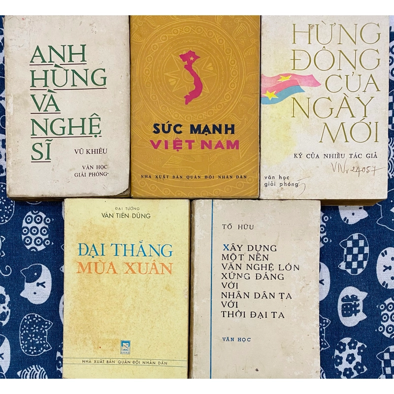 Loạt sách kỉ niệm 80 năm Quốc Khánh Việt Nam 547608