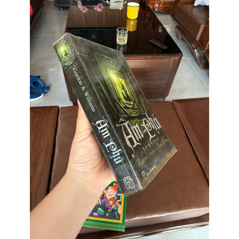 Âm Phủ (Tunnels) – Roderick Gordon & Brian Williams -K2 994595