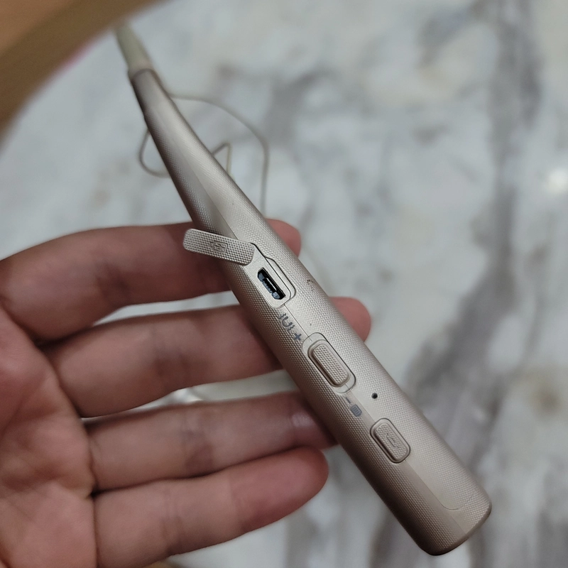Tai nghe LG - không kèm dây sạc 524273