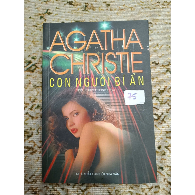 Con người bí ẩn - Agatha Christie 383733