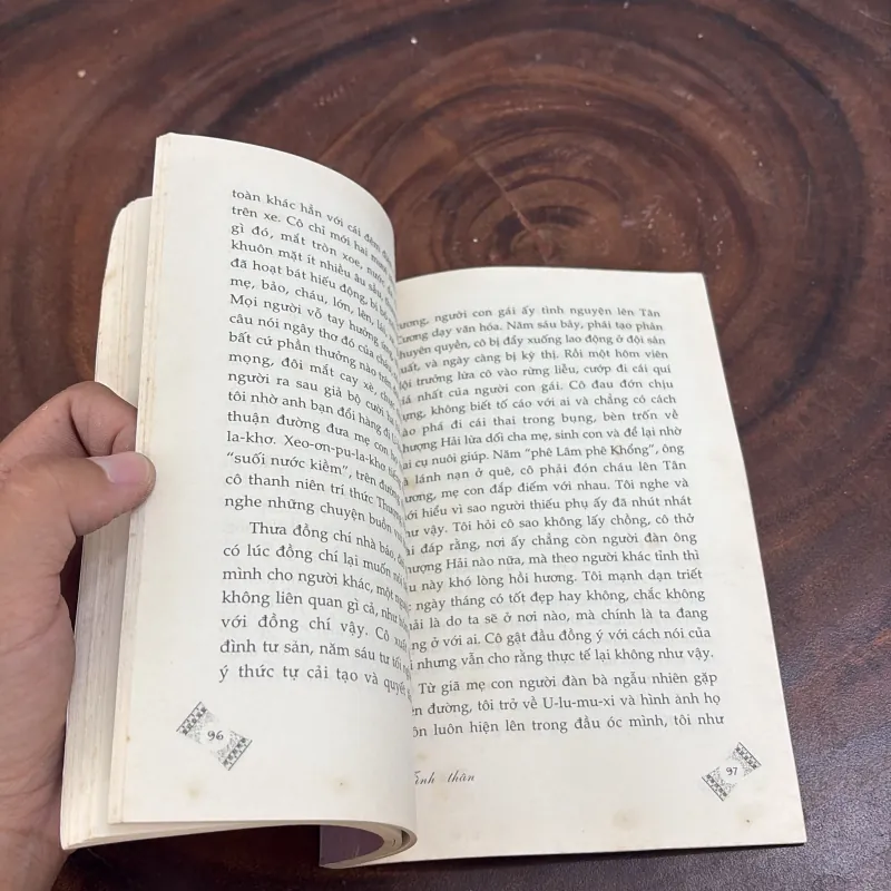 II Văn Học: Tình Thân - Thái Nguyễn Bạch Liên - 2004 1010416