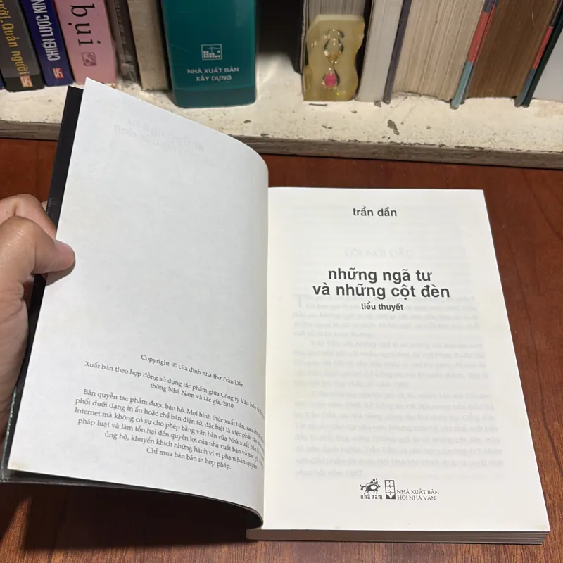 II Tiểu Thuyết: Những Ngã Tư Và Những Cột Đèn - Trần Dần - 2017 907631