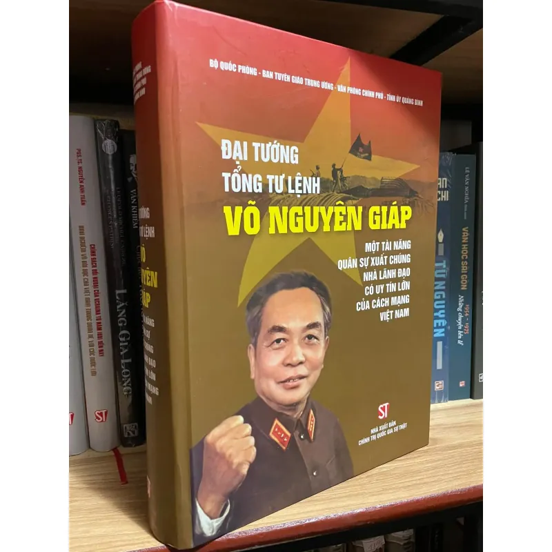 Đại tướng tổng tư lệnh Võ Nguyên Giáp - Bìa cứng mới đẹp 763749