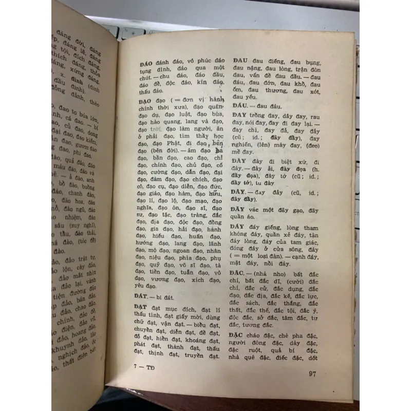 TỪ ĐIỂN CHÍNH TẢ TIẾNG VIỆT - HOÀNG PHÊ (CHỦ BIÊN) 717766