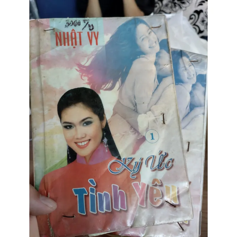 sách sưu tầm cũ có tựa đề "Nhật Vy - Ký ức tình yêu" 997134