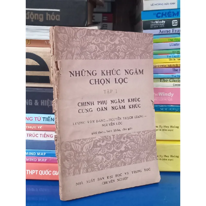 Những khúc ngâm chọn lọc tập 1: Chính phụ ngâm khúc, cung oán ngâm khúc - Lương Văn Đang, Nguyễn Thạch Giang, Nguyễn Lộc giới thiệu, biên khảo, chú giải 574545