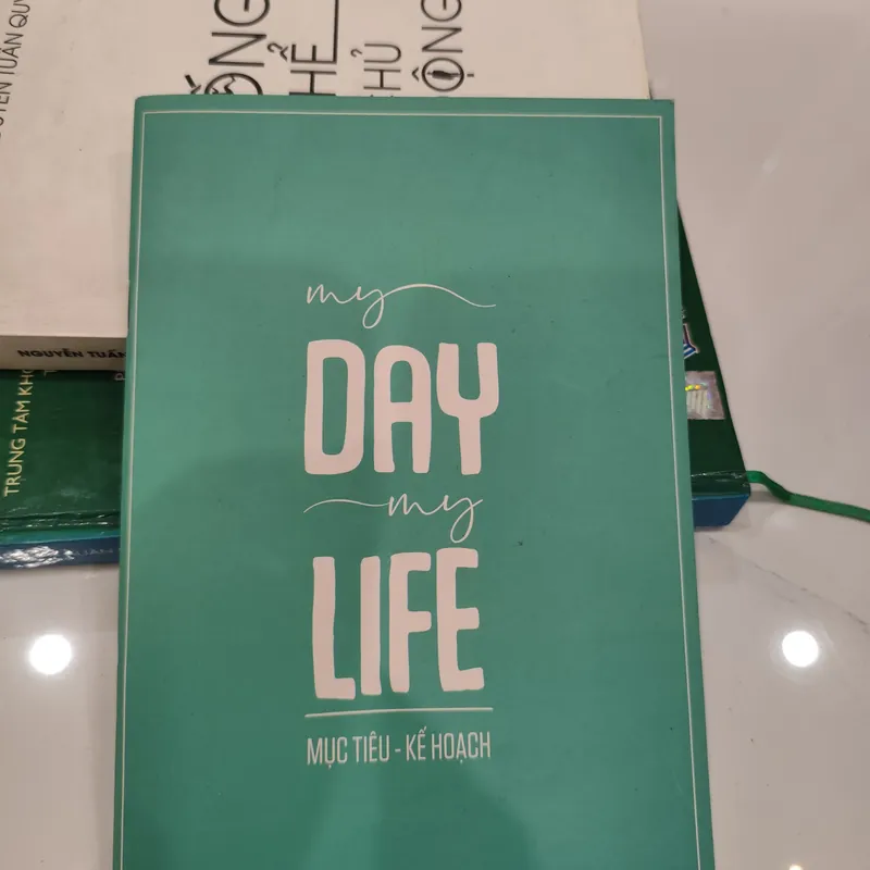 Sổ tay có tên "My Day My Life" của nhà xuất bản Bizbooks.  575080