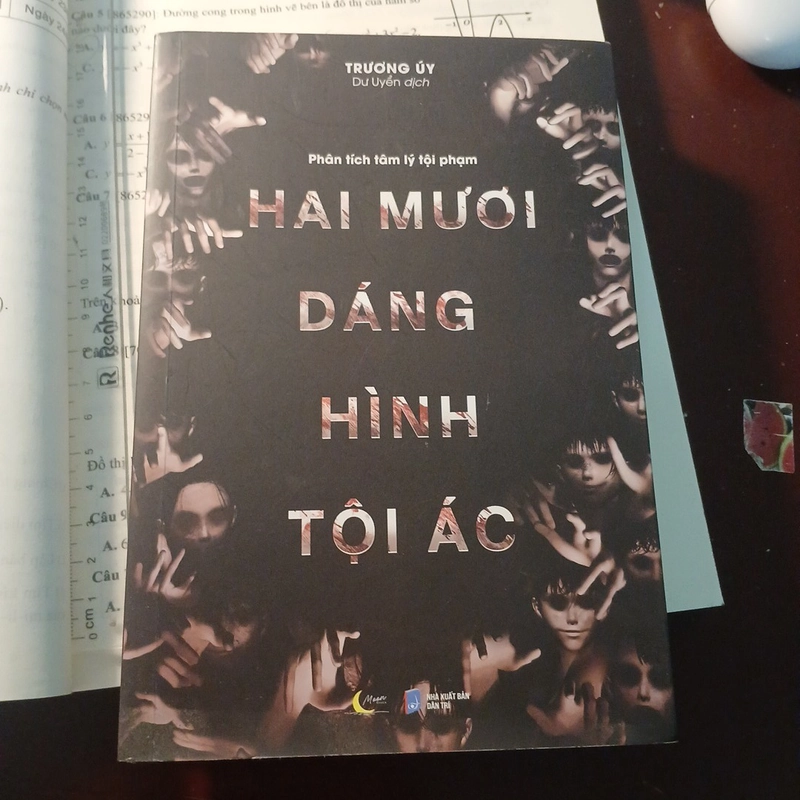 Hai mươi dáng hình tội ác pass sách giá rẻ 495494
