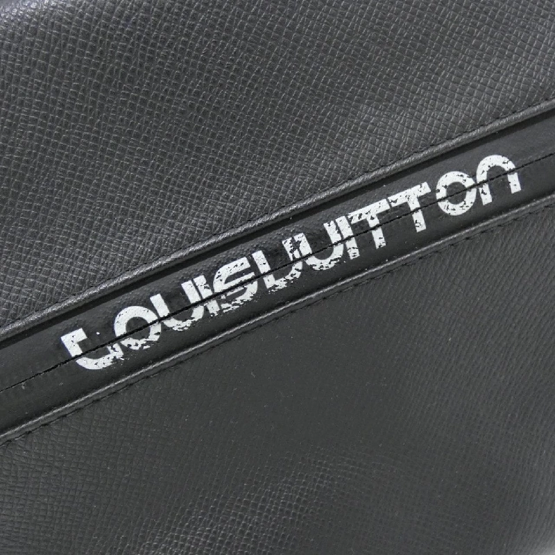 Ba lô Louis Vuitton Taiga Apollo M43825 609112