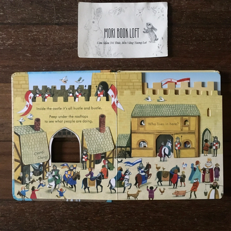Sách ngoại văn The Castle - Peep inside, New, Board Book 483037
