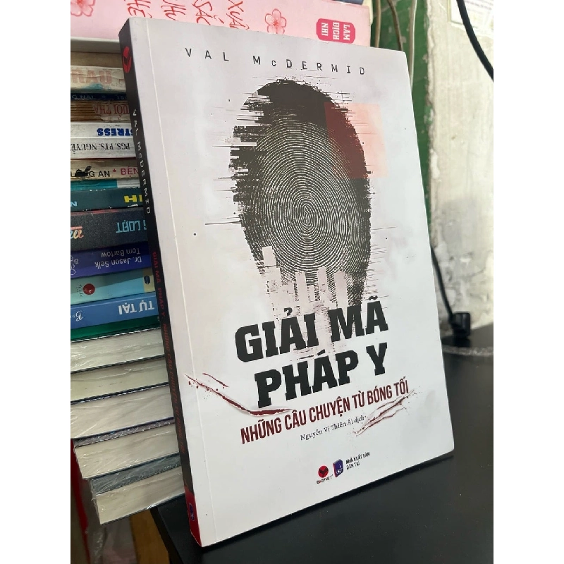 Giải mã pháp y: những câu chuyện từ bóng tối - Val McDermid 936468