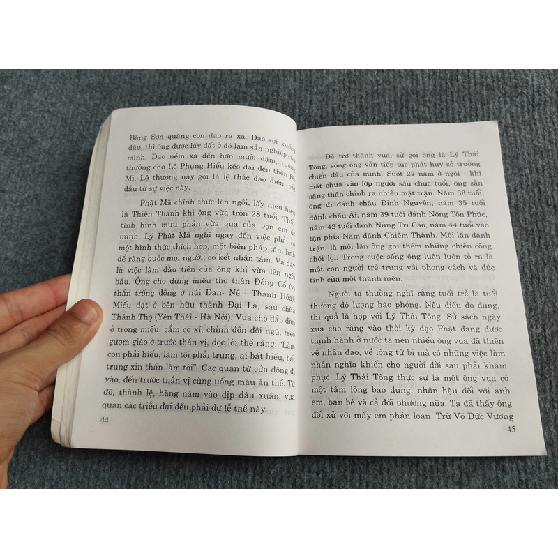 TÁM VỊ VUA TRIỀU LÝ 551718