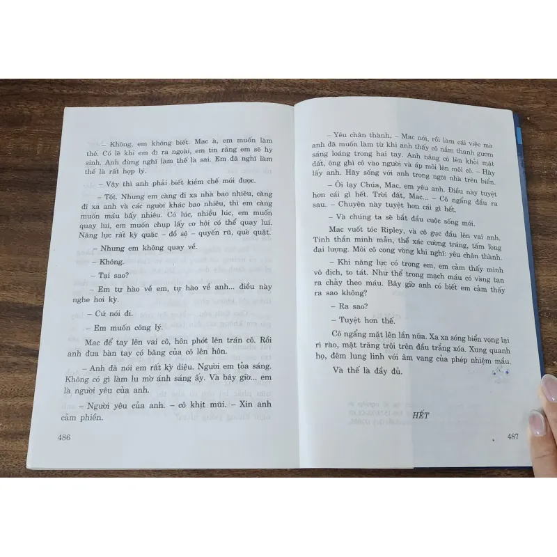 Tiểu thuyết TRỜI & ĐẤT (Nora Robert) - 487 trang 754892