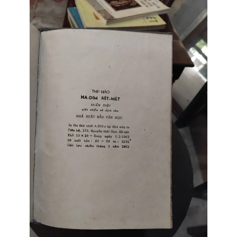 Thi hào Na dim Hit mét ( Xuân Diệu giới thiệu và dịch thơ ) 1002641