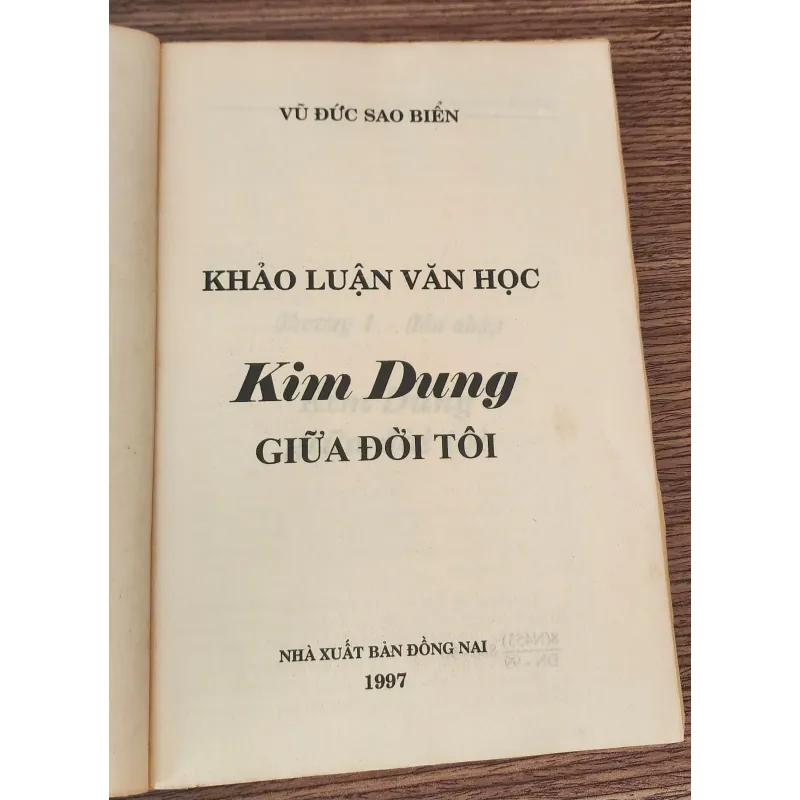 KIM DUNG GIỮA ĐỜI TÔI - Vũ Đức Sao Biển (Khảo luận văn học) 751428