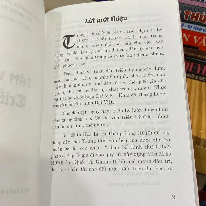 TÁM VỊ VUA TRIỀU LÝ (XB 2009) 757316