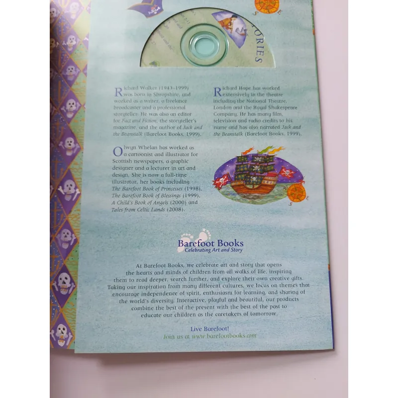 Sách Truyện The Barefoot Book of Pirates - Richard Walker, Whelan, Hope mới 90% 711962