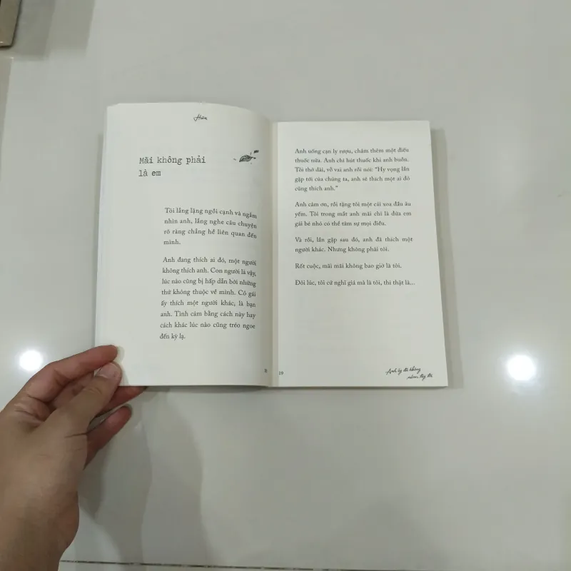 Anh ấy đã không nắm tay tôi - Hiên 993899