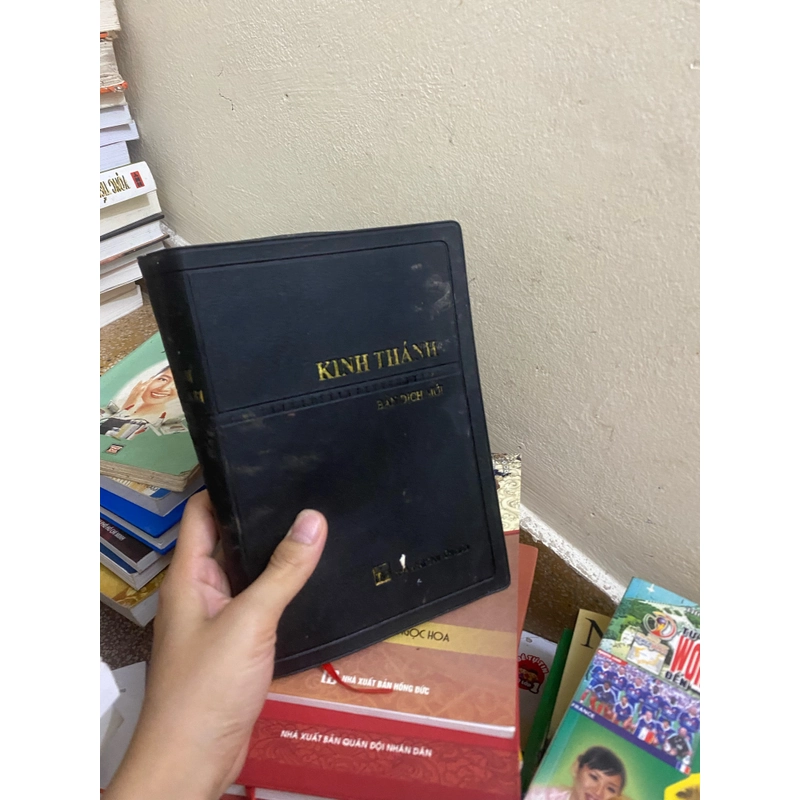 Sách kinh thánh 311174