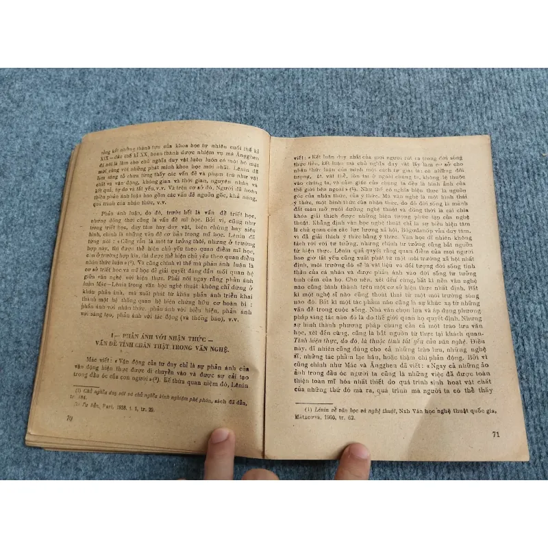 LÍ LUẬN VĂN HỌC TẬP I 689545