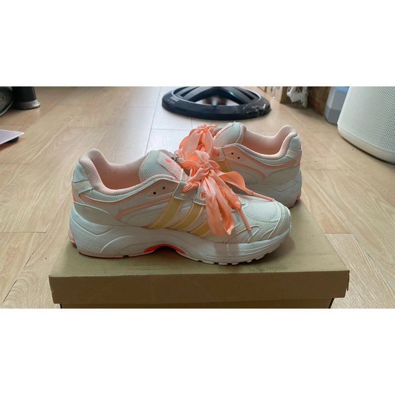 Giày adidas chính hãng size 37, còn mới 90%. 455821