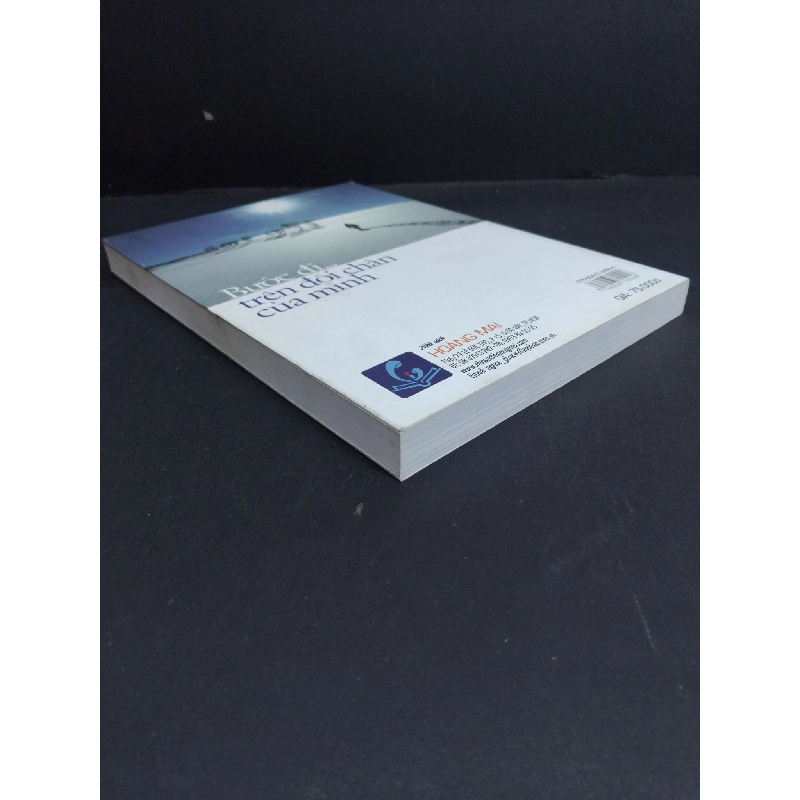 Bước đi... trên đôi chân của mình mới 80% ố bẩn nhẹ có viết nhẹ 2015 HCM2811 Trần Thị Giồng CND TÂM LÝ 924277