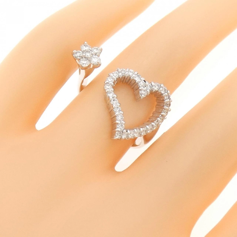 Nhẫn kim cương hình trái tim × hoa K18WG 0.60CT 672677