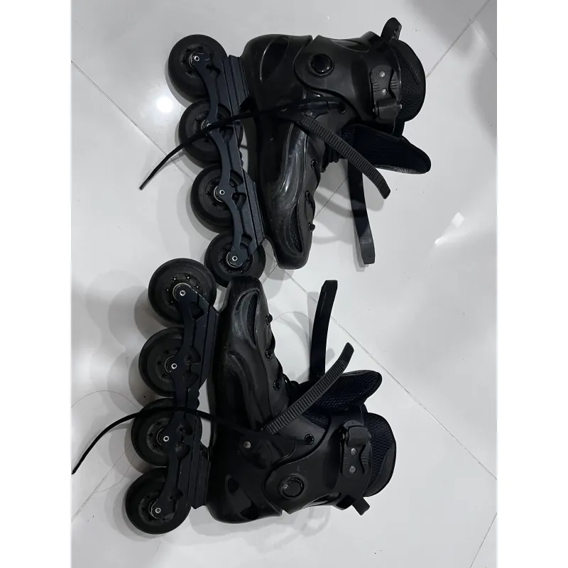 Giày patin size 40/41 màu đen, thanh lí giá 800k 557557