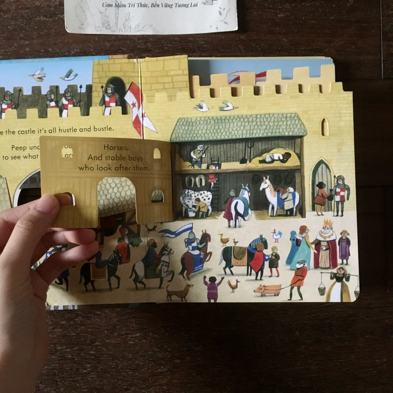 Sách ngoại văn The Castle - Peep inside, New, Board Book 483037