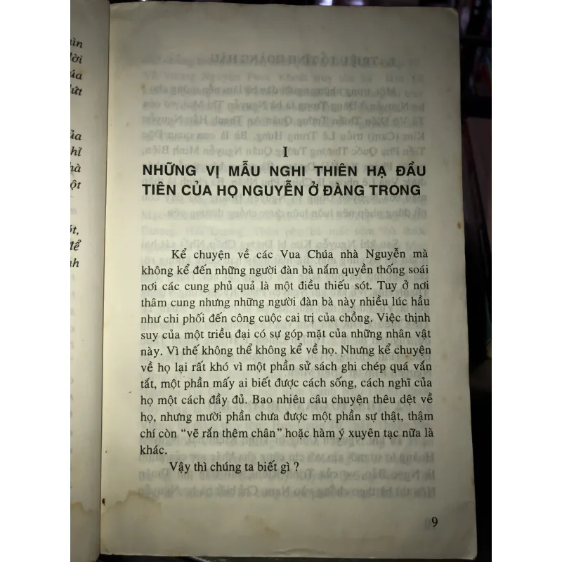 Truyện kể về các vương phi hoàng hậu nhà Nguyễn - Thi Long 997274