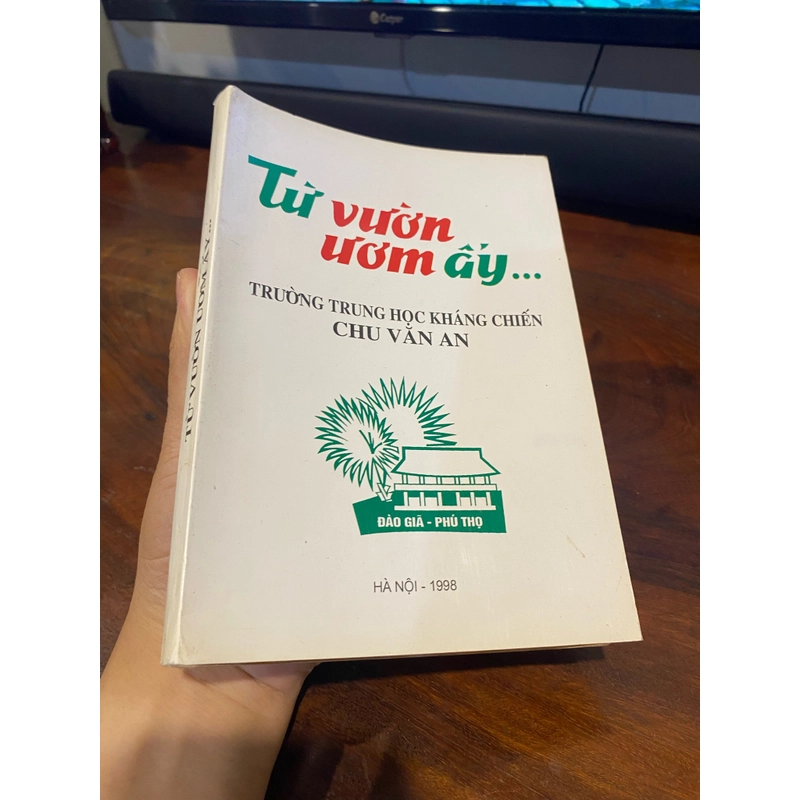 TỪ VƯỜN ƯƠM ẤY... TRƯỜNG TRUNG HỌC LHASNG CHIẾN CHU VĂN AN (XB 1998) 484601