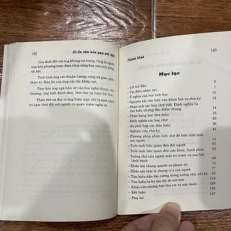 BÚT TÍCH HỌC - BÍ ẨN TÂM HỒN QUA NÉT CHỮ ( HUỲNH MINH ) 6 716000