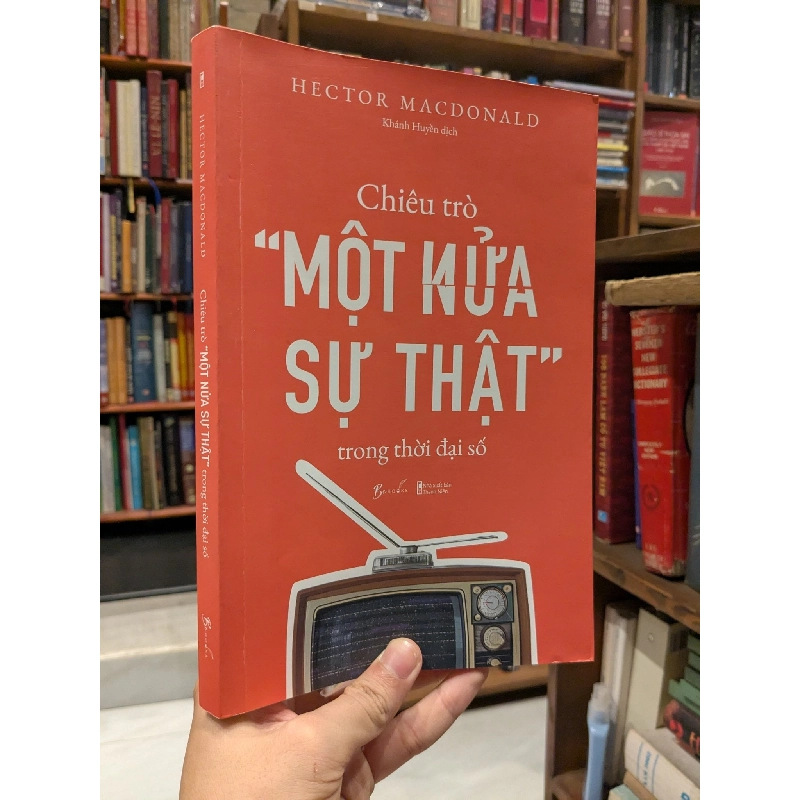 Chiêu trò một nửa sự thật - Hector Macdonald 1022034