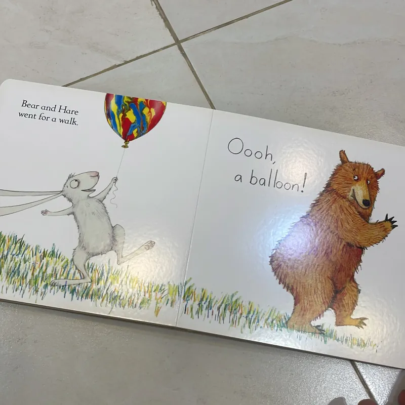 NGOẠI VĂN tiếng anh trẻ em : Bear and Hare - MINE! - Emily Cravett -MACMILLAN  1027789