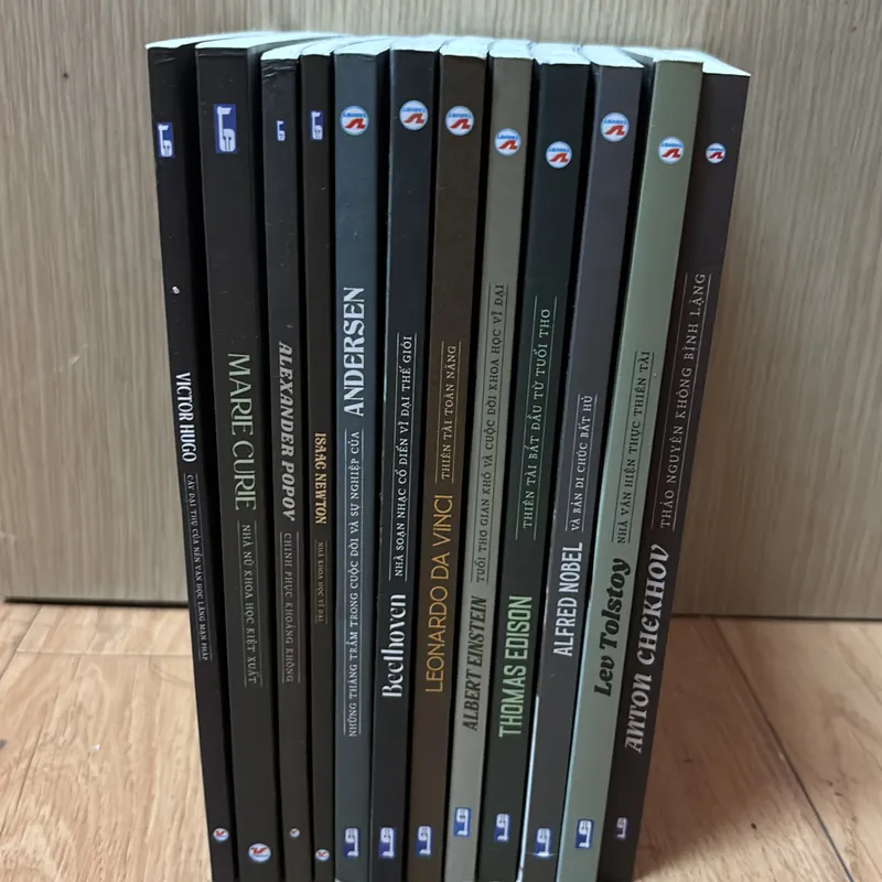 Bộ sách các vĩ nhân 738982