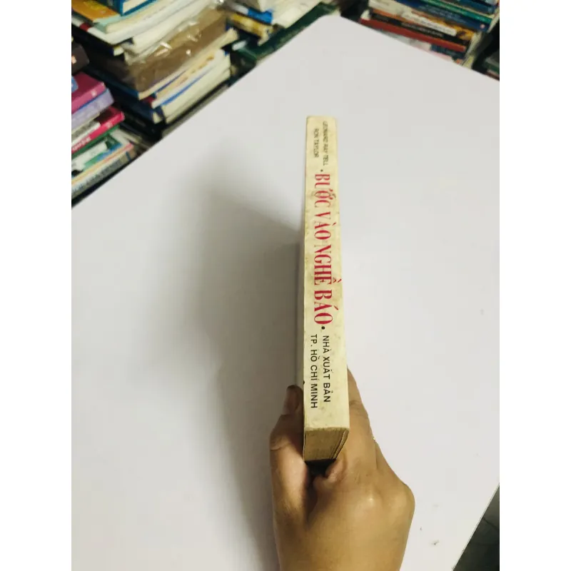 BƯỚC VÀO NGHỀ BÁO 780475