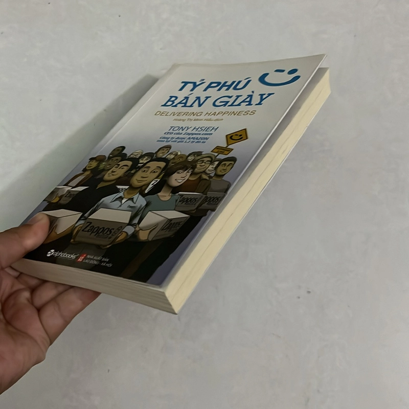Tỷ phú bán giày 504613