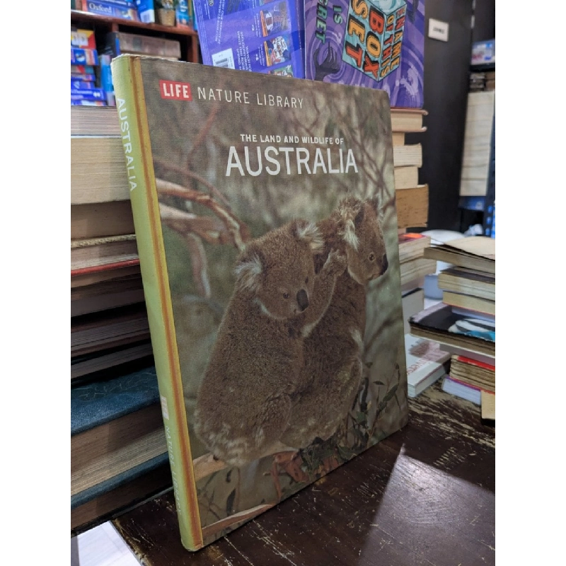 The Land and Wildlife of Australia 993787
