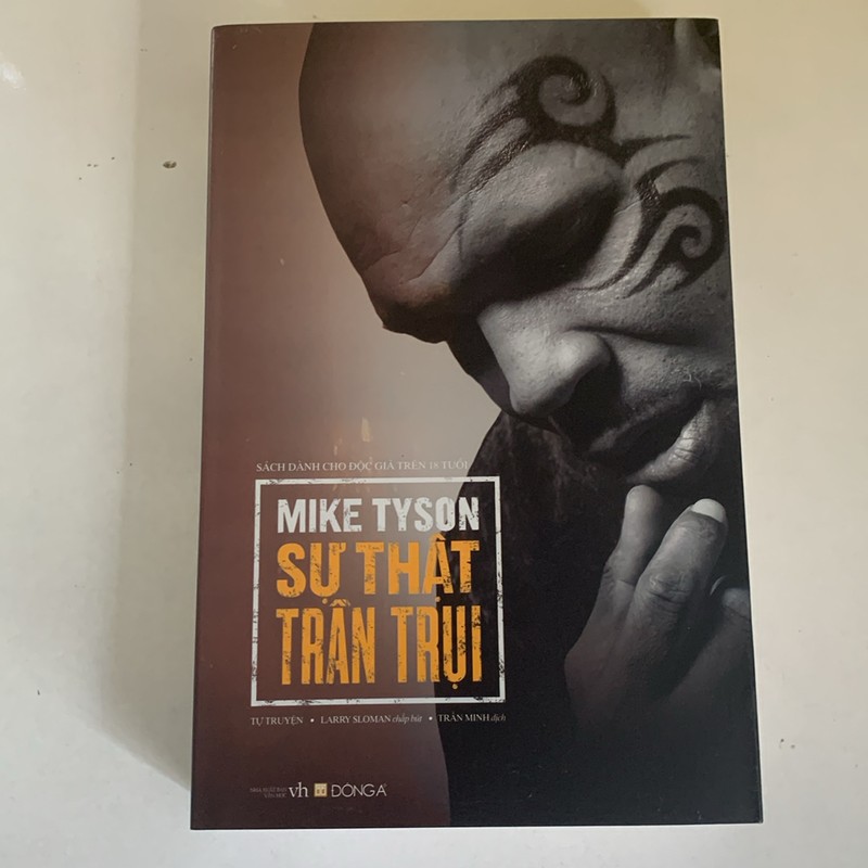 Sách Mike Tyson Sự thật trần trụi (còn mới) - Giá gốc 169k 196420