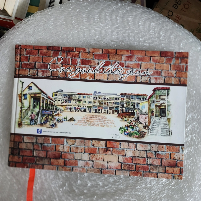 Cục gạch thời gian, ký họa in màu bìa cứng 416228
