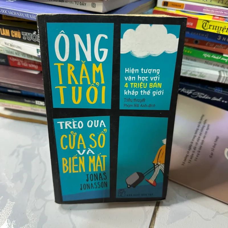 Ông trăm tuổi trèo qua cửa sổ và biến mất 972721