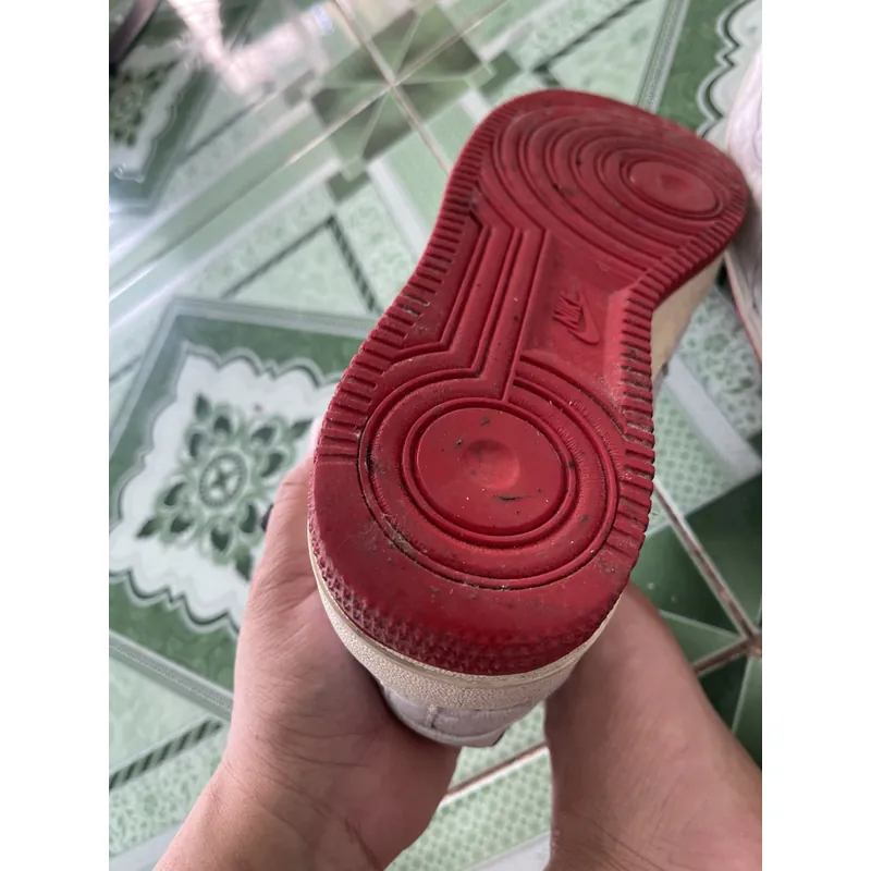 Giày Nike Air màu trắng đế đỏ, size 40 705132