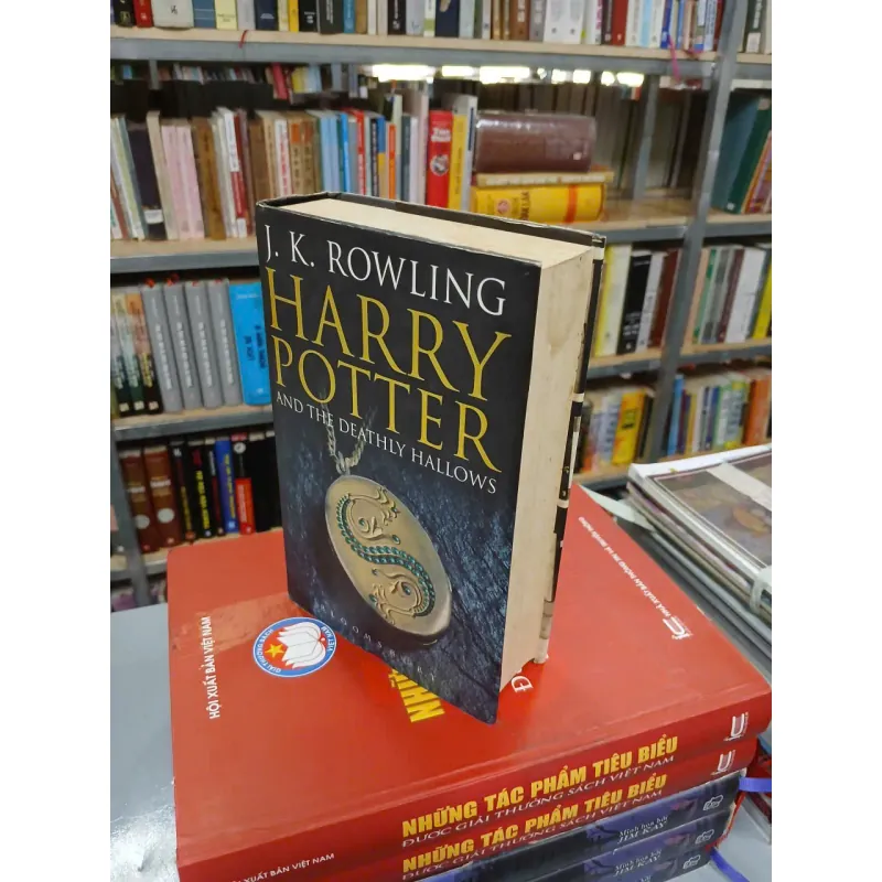 HARRY POTTER AND THE DEATHLY HALLOWS (HARRY POTTER VÀ BẢO BỐI TỬ THẦN) - J. K. ROWLING 996383