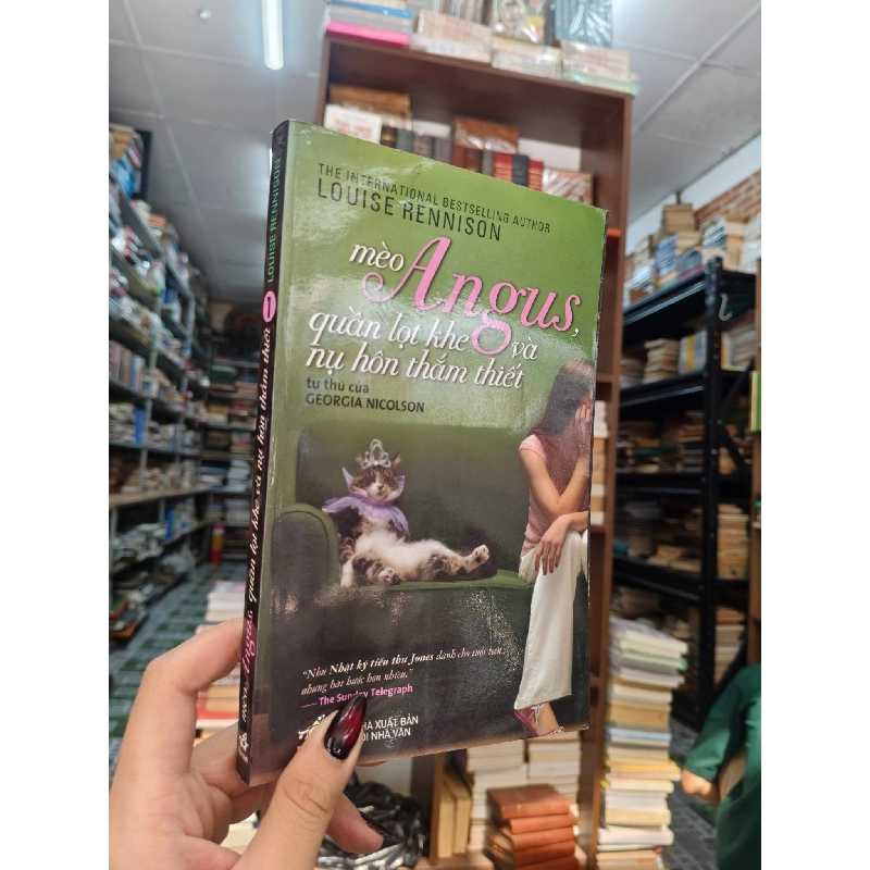 Mèo Angus, quần lọt khe và nụ hôn thắm thiết - Louise Rennison 1008048