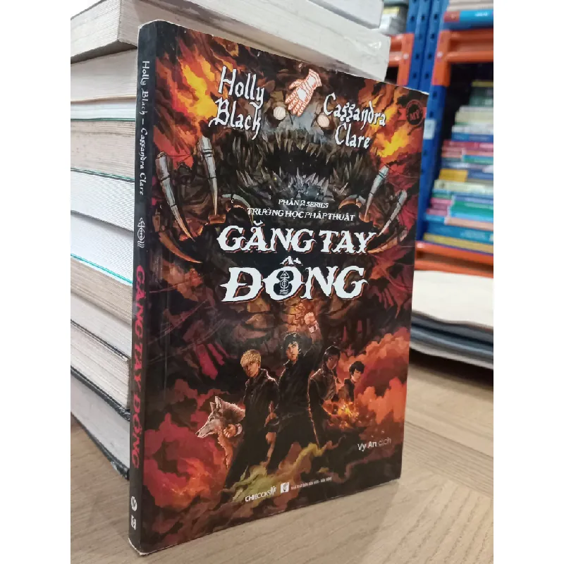 Găng tay đồng - Holly Black, Cassanora Clare 575777