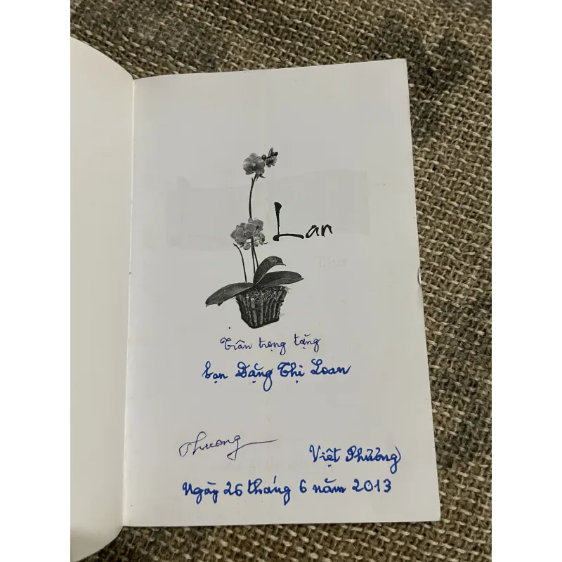 Lan- thơ Việt Phương- có chữ ký tác giả  1030012