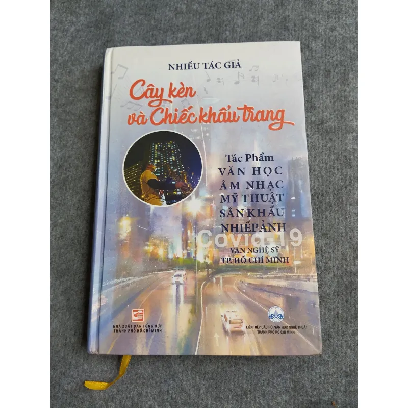 CÂY KÈN VÀ CHIẾC KHẨU TRANG 572744